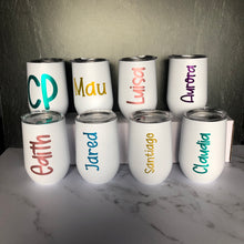 Cargar imagen en el visor de la galería, Vaso metálico (wine tumbler) mediano 8oz.